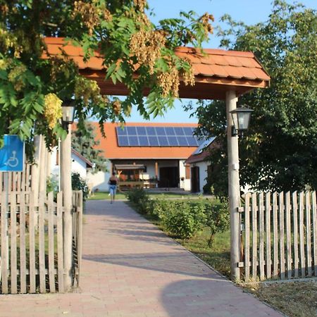 Eszter-Haz Vendeghaz Kerekegyhaza Hotel Zewnętrze zdjęcie