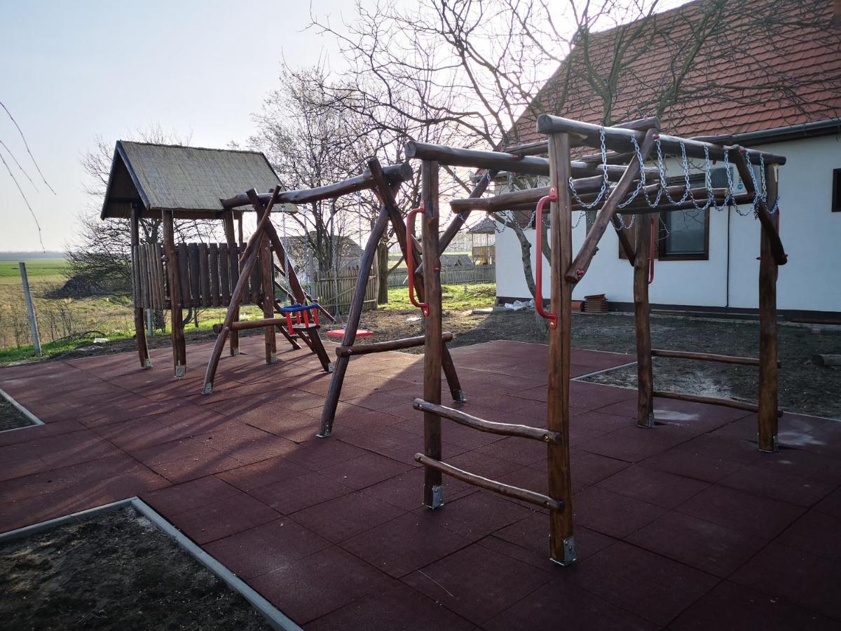 Eszter-Haz Vendeghaz Kerekegyhaza Hotel Zewnętrze zdjęcie