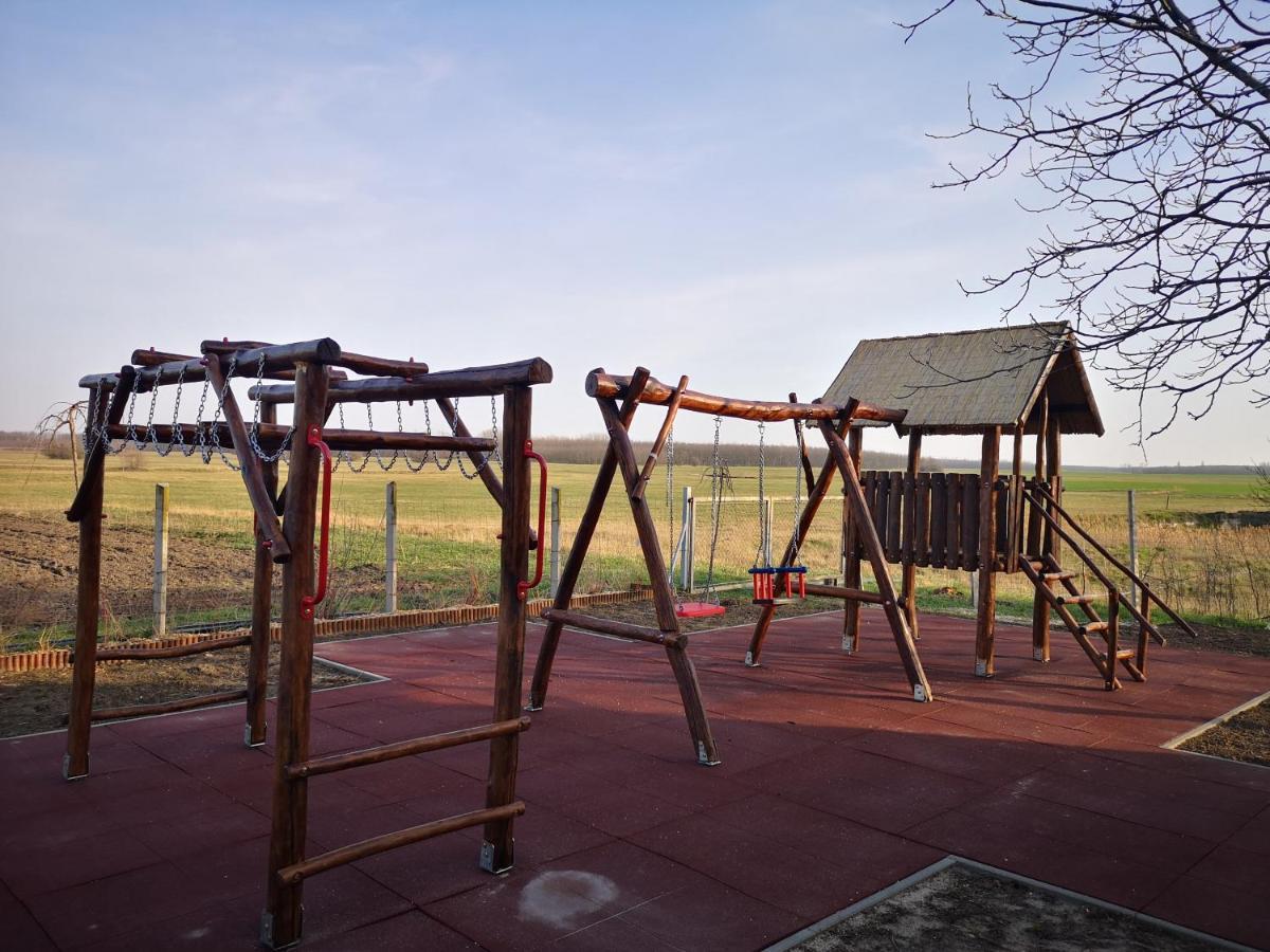 Eszter-Haz Vendeghaz Kerekegyhaza Hotel Zewnętrze zdjęcie