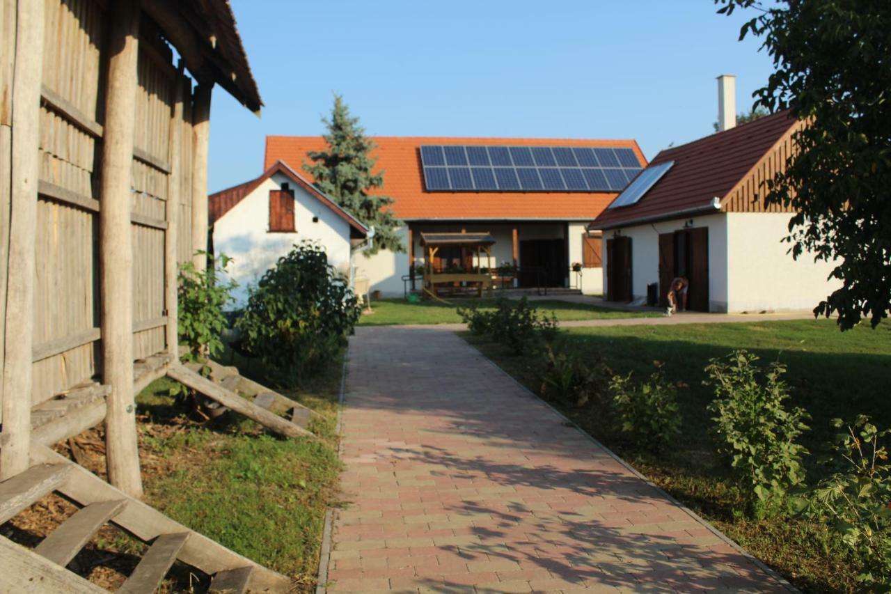 Eszter-Haz Vendeghaz Kerekegyhaza Hotel Zewnętrze zdjęcie